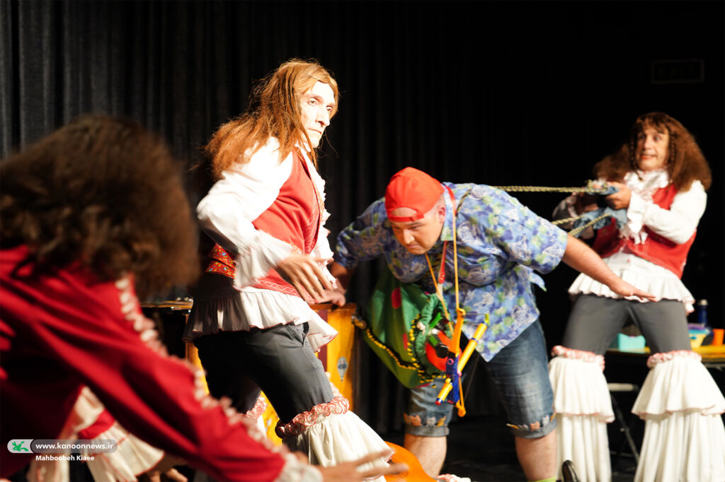 نمایش دوره‌گردها در چهار استان کشور اجرا می‌شود