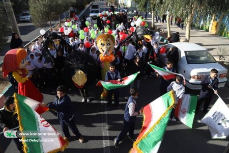 شادپیمایی عروسک‌ها در یزد، آغازگر جشن قصه‌ها
