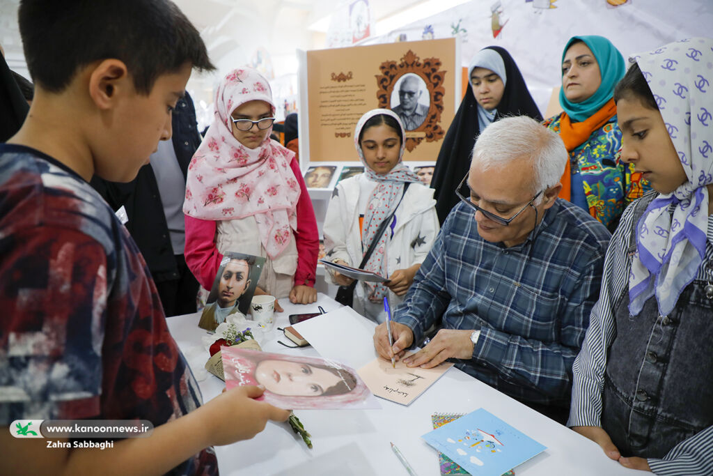 1162303 کتاب زندگی دانشمند ایرانی در دست نگارش/ مریم میرزاخانی «دختری از جنس طلا»