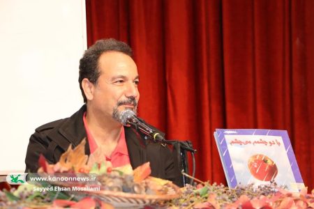 وظیفه شاعر و نویسنده، ارتباط با نسل امروز است