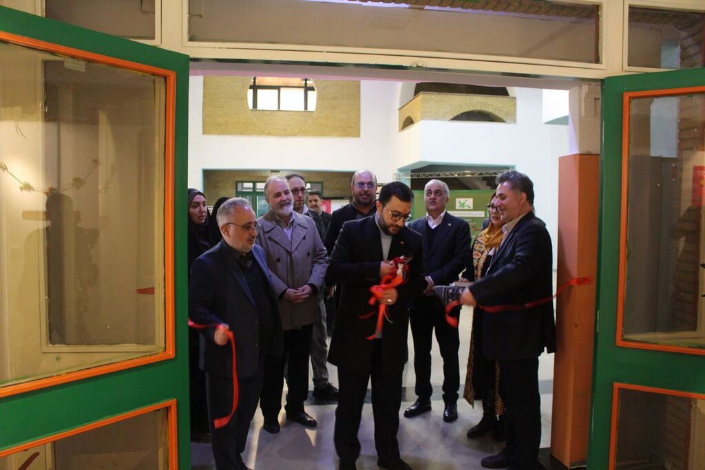 1255765-3 نمایش انسجام و یکپارچگی ایرانیان با عروسکهای اقوام