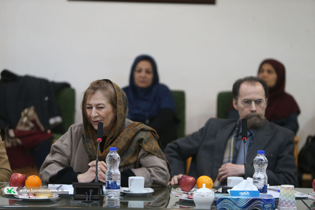 1257325-4 خط نستعلیق به کودکان و نوجوانان آموزش داده شود