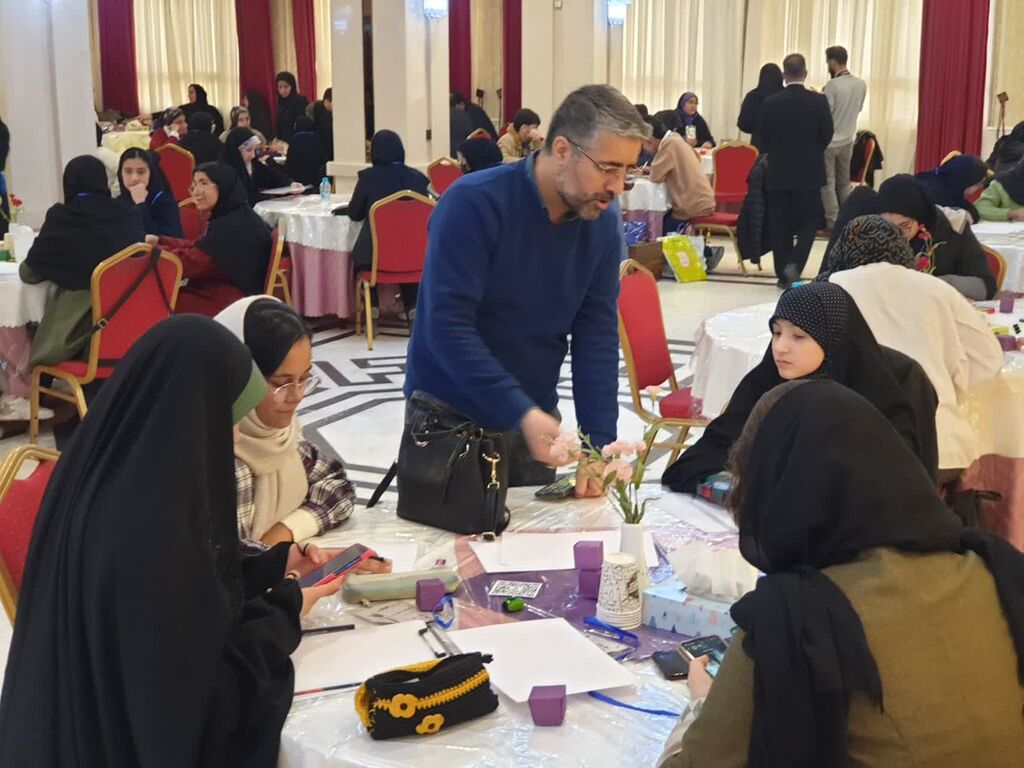 1260092-1 رویداد ادبی و هنری «آن ۲۳۰۰۰ نفر» در مشهد برگزار شد