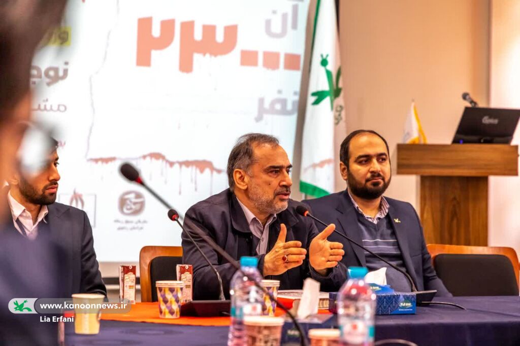 1260441-1 رویداد ادبی و هنری «آن ۲۳۰۰۰ نفر» در مشهد برگزار شد