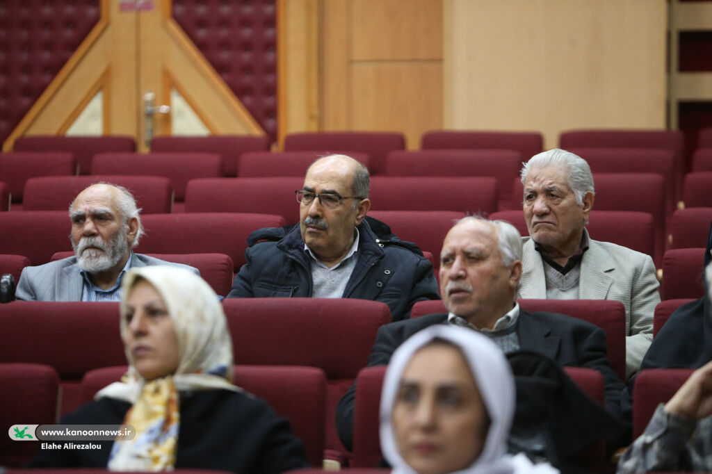 1272489 دورهمی فرزانگان کانون پرورش فکری برگزار شد