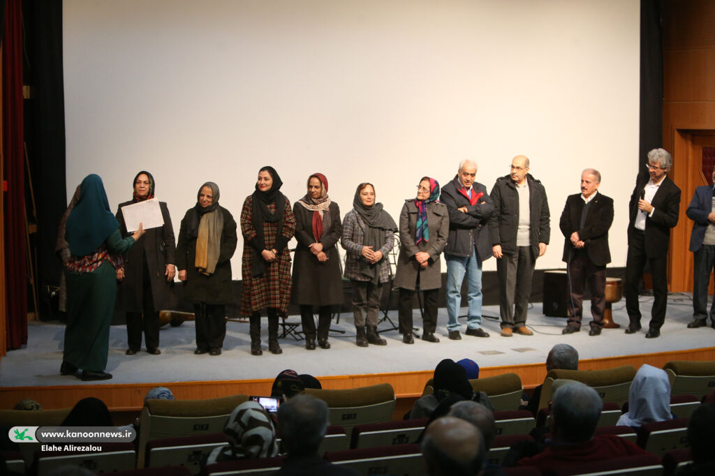 1272515 دورهمی فرزانگان کانون پرورش فکری برگزار شد