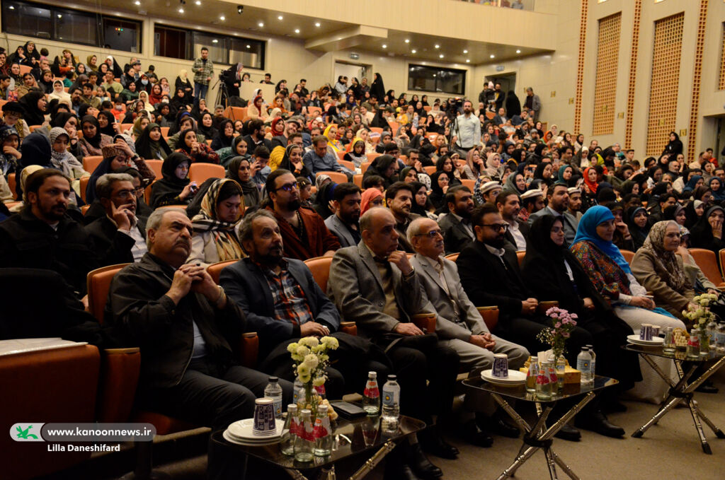 1273302-5 پایان جشنواره بینالمللی قصهگویی با جایزه و شور و خاطرهبازی در یزد