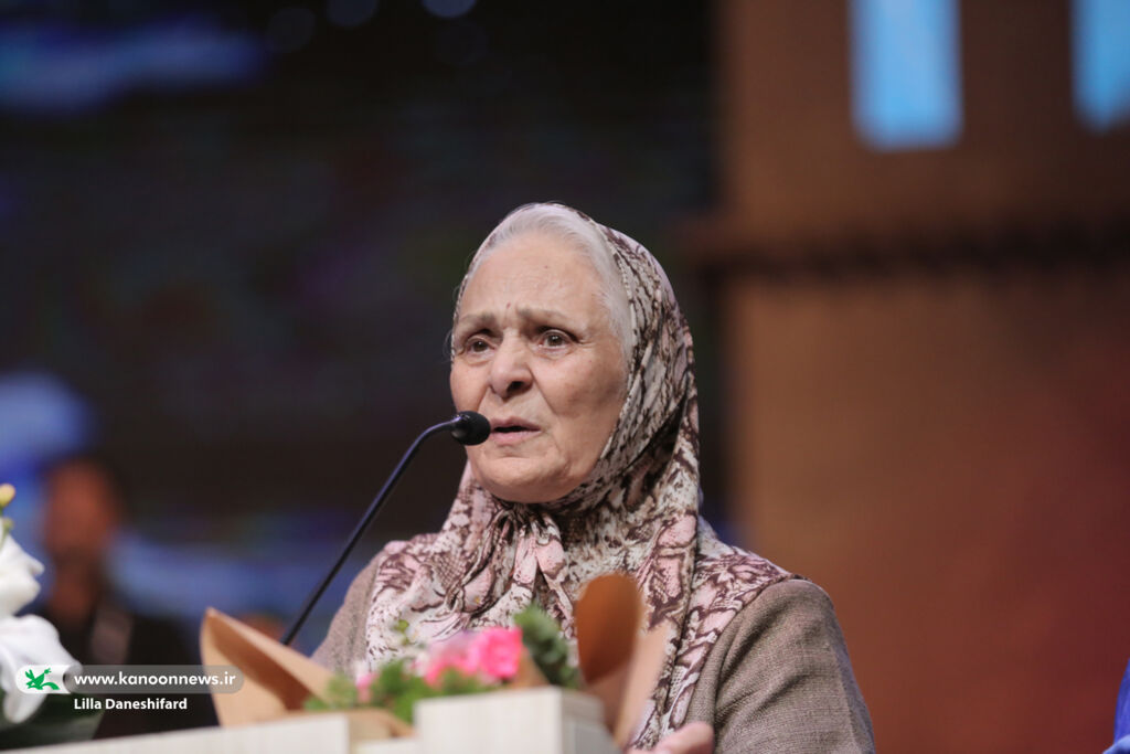 1273325 قصهگویان جشنواره لالاییهای نشیبا را همخوانی کردند