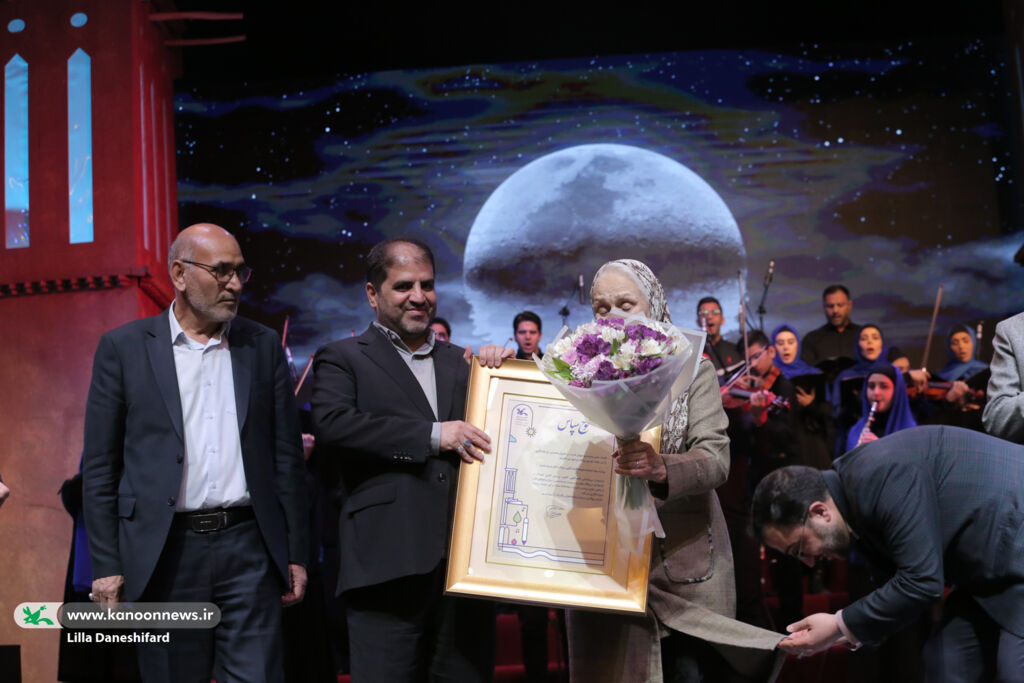 1273329 قصهگویان جشنواره لالاییهای نشیبا را همخوانی کردند