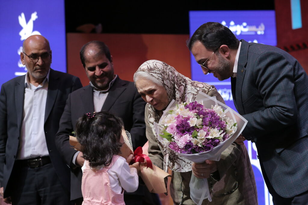 1273333-1 قصهگویان جشنواره لالاییهای نشیبا را همخوانی کردند