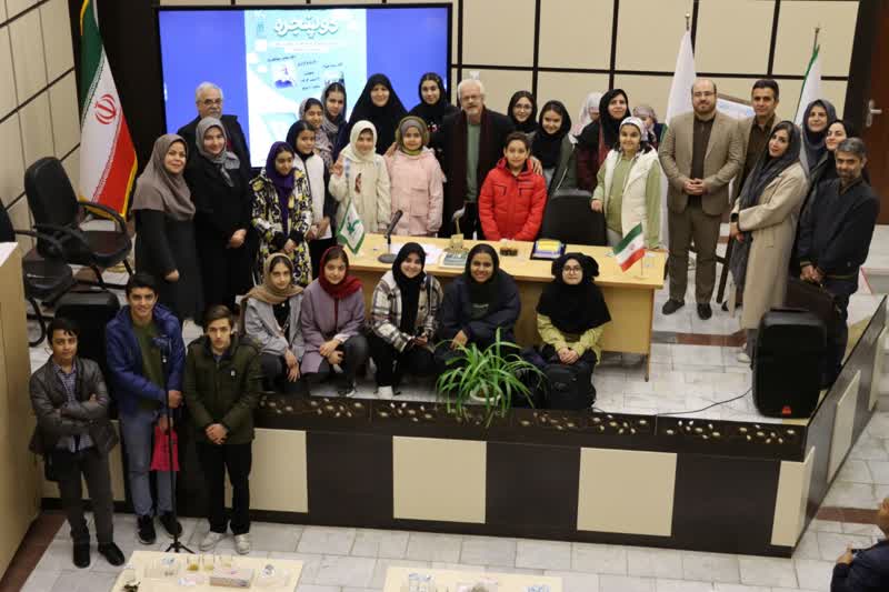 1275737-2 همنشینی ادبی «دو پنجره» با نقد کتاب سایه هیولا