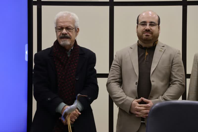 1275738-2 همنشینی ادبی «دو پنجره» با نقد کتاب سایه هیولا