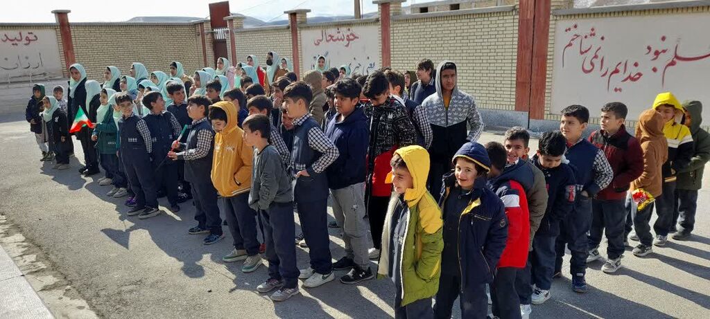 1276007 هفتادو دومین پیک امید کانون همدان در روستای زرامین نهاوند