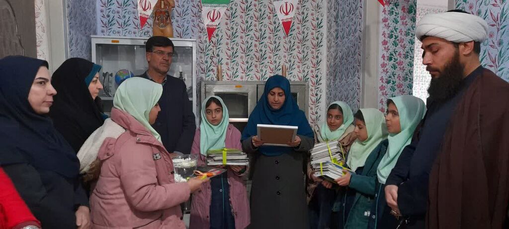 1276010 هفتادو دومین پیک امید کانون همدان در روستای زرامین نهاوند