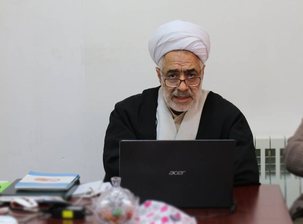 1276074 آموزش شیوههای ایجاد انس به نماز در کانون مازندران