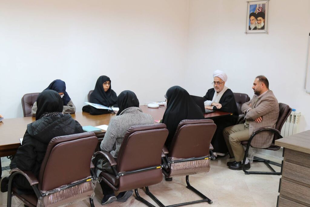 1276075 آموزش شیوههای ایجاد انس به نماز در کانون مازندران