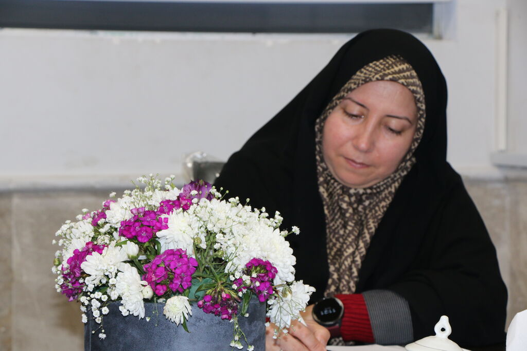 1276192 دیدار مدیرکل، معاونین و جمعی از بانوان شاغل در کانون با سرپرست امور زنان و خانواده استانداری فارس