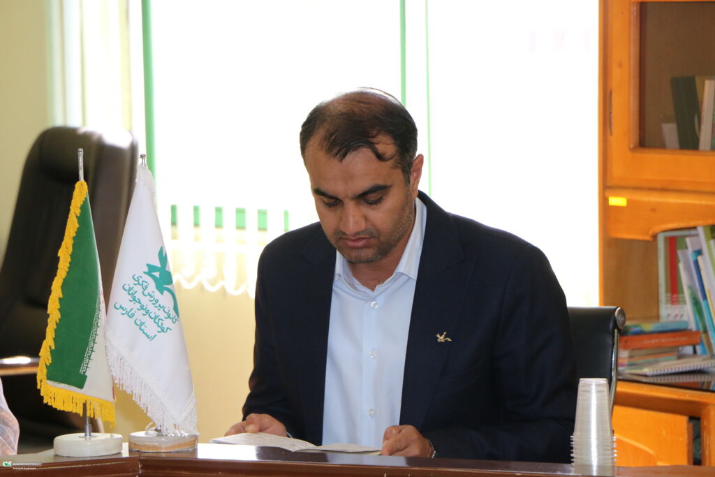 1276229 برگزاری جلسه ارزیابی و پیگیری طرح «کانون یاران» در کانون فارس
