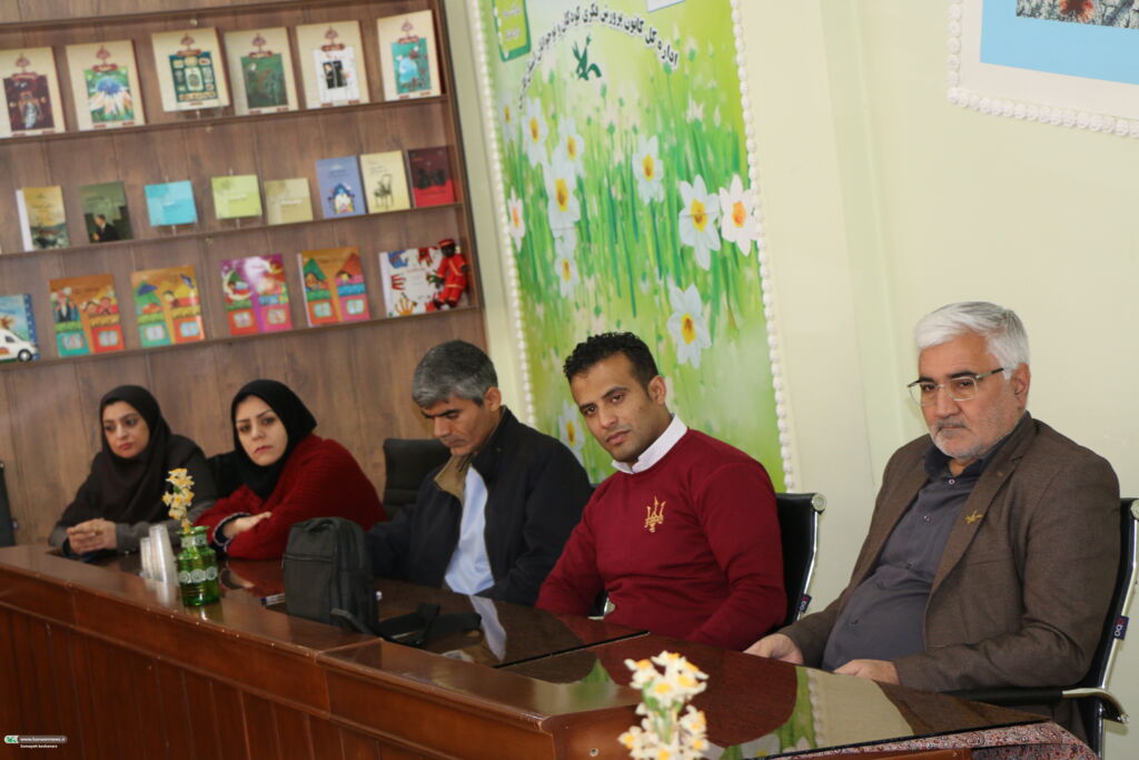 1276233 برگزاری جلسه ارزیابی و پیگیری طرح «کانون یاران» در کانون فارس