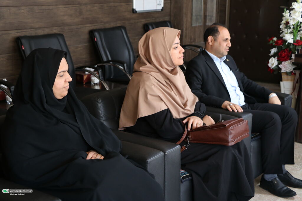 1276260-2 دیدار صمیمانه مدیرانکل کانون و آموزش و پرورش استان کرمان