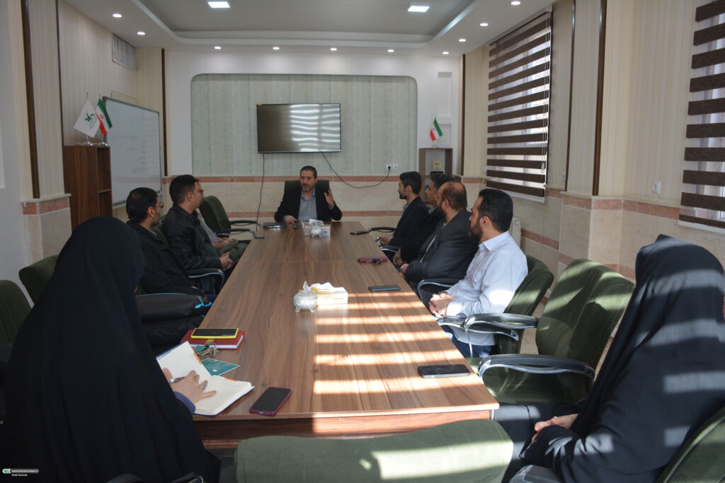 1276422-1 دیدارعلیرضا خضری فرد مدیر کل کانون استان قم با نیروهای حفاظت فیزیکی استان