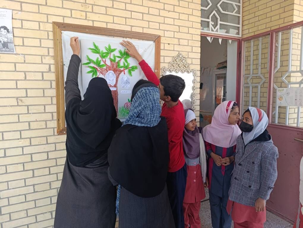 1276544-1 کاشت درختانی به نام شهدای مقاومت در روز درختکاری