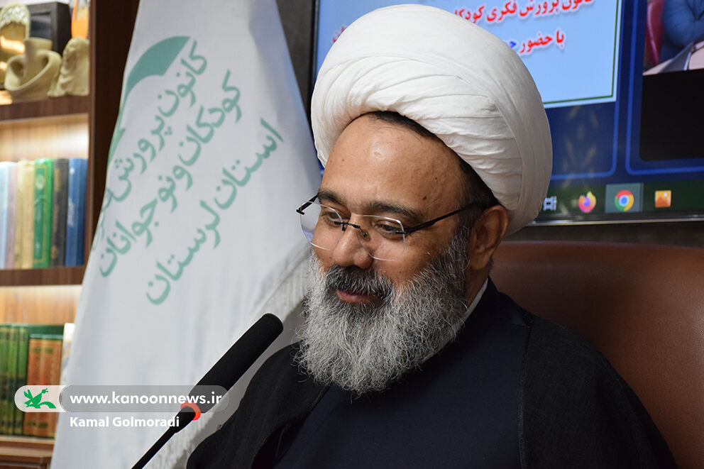 1276778 مربیان کانون پرورش فکری نقش کلیدی در تربیت نسل آینده سازجامعه دارند