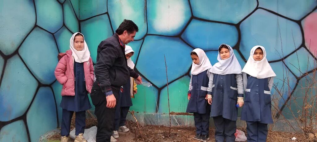 سفیران سبز کانون  البرز روز درختکاری را با کاشت نهال گرامی داشتند