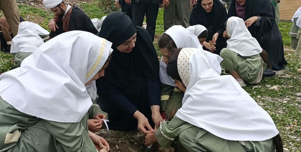 1276948 روزهاولیهای مرکز سرپلذهاب نهال کاشتند