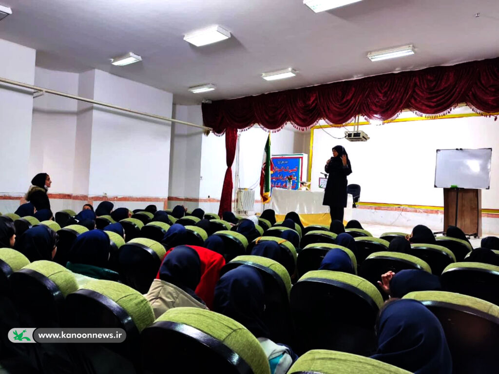 کارگاه آموزشی حال خوش زندگی برای دانشآموزان در نورآباد لرستان کارگاه آموزشی حال خوش زندگی برای دانشآموزان در نورآباد لرستان