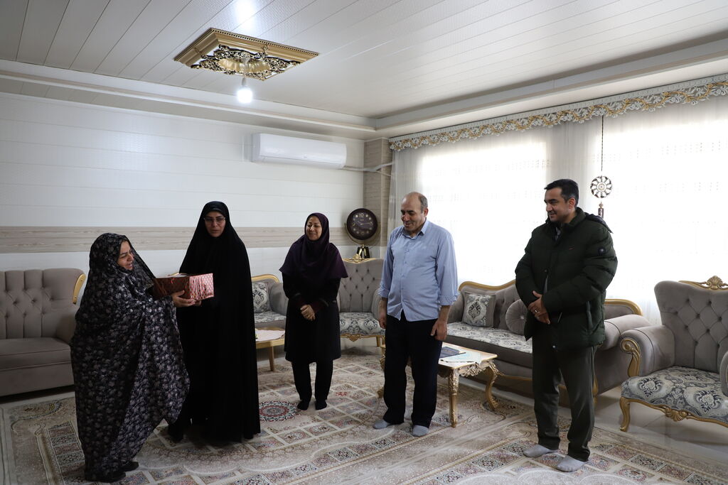 1277362 دیدار مدیرکل کانون استان با جانباز دفاع مقدس