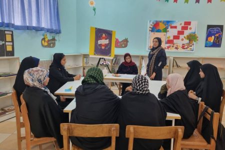 نخستین نشست انجمن ادبی رویش در مرکز جهرم‌دو برگزار شد