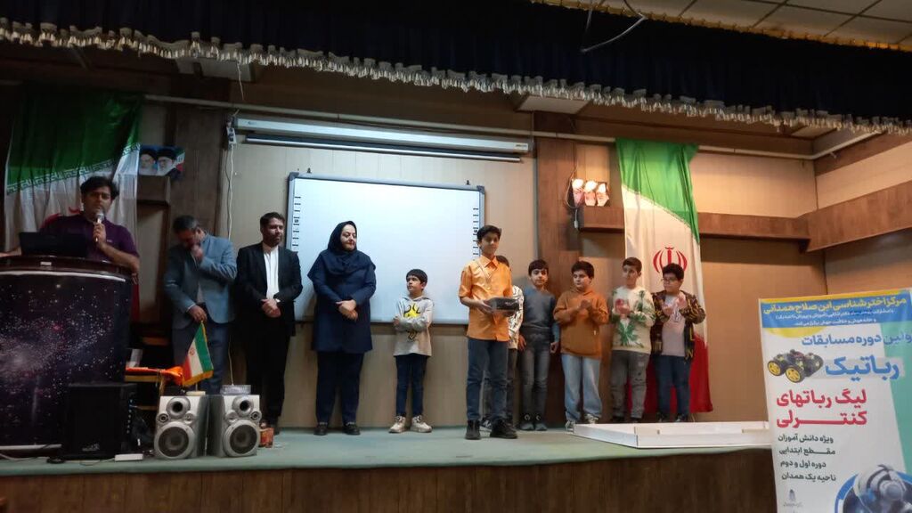عضو مرکز 3 همدان رتبه اول لیگ ربات‌های کنترلی را کسب کرد