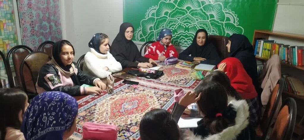 1277582 برگزاری کارگاه ادبی داستان خاتم در مرکز 1 همدان