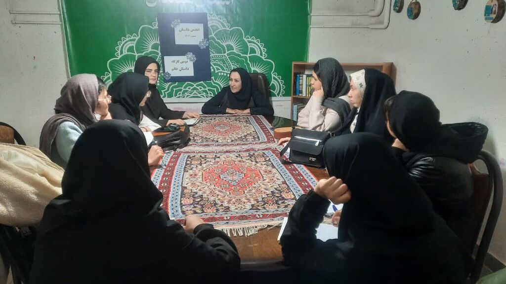 1277583-1 برگزاری کارگاه ادبی داستان خاتم در مرکز 1 همدان