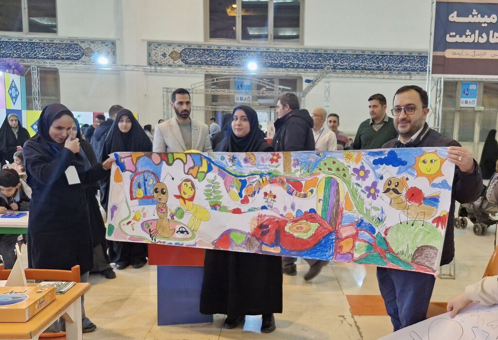 1277596 بازدید مدیرعامل کانون از غرفه کانون استان تهران در نمایشگاه بینالمللی قرآن