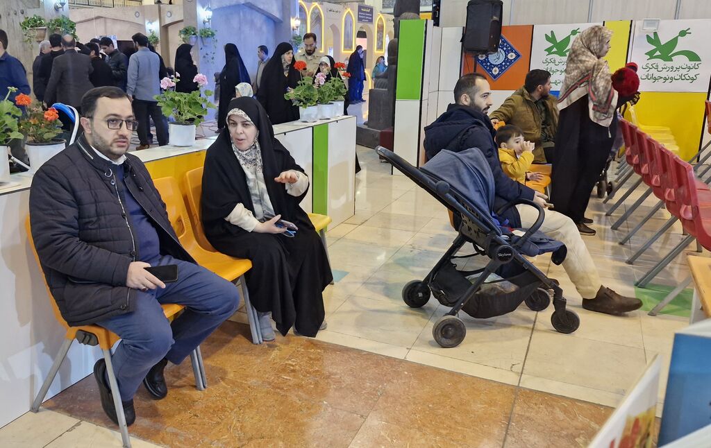 1277599 بازدید مدیرعامل کانون از غرفه کانون استان تهران در نمایشگاه بینالمللی قرآن