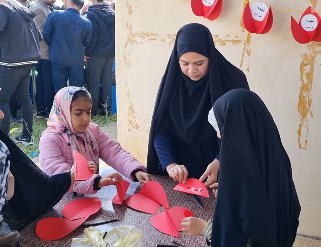 غرفه فرهنگی مرکز سرپل‌ذهاب در یادواره شهدای ۱۶ اسفند پادگان ابوذر