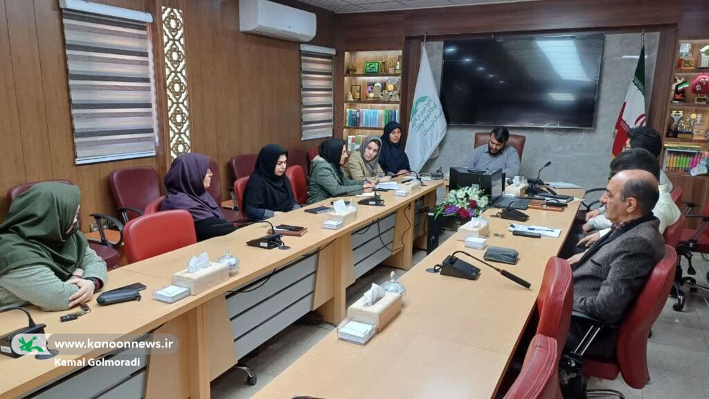 تجلیل از برگزیدگان مسابقه کتابخوانی نماز در کانون لرستان