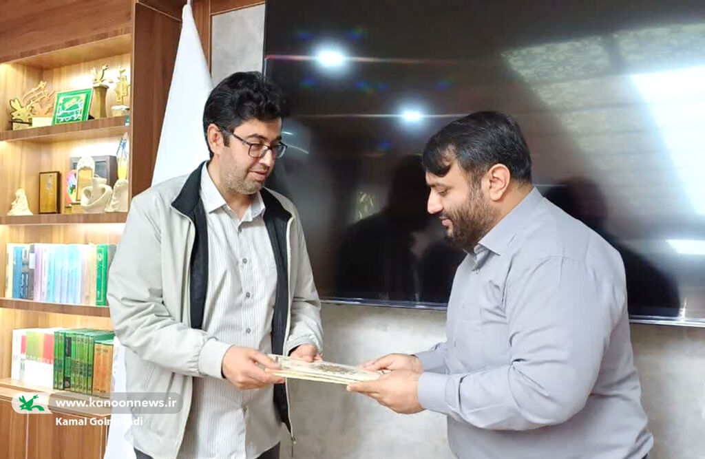 تجلیل از برگزیدگان مسابقه کتابخوانی نماز در کانون لرستان