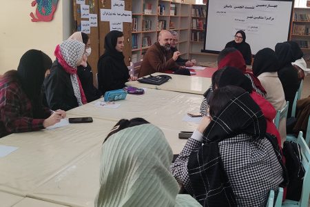 چهاردهمین نشست انجمن داستان در کانون مشگین‌شهر با نقد داستان «من و تو روی زمین» برگزار شد