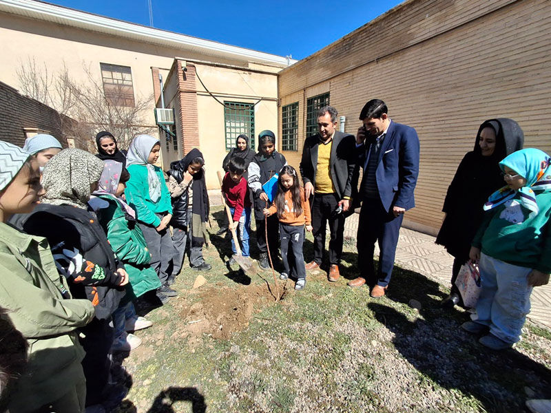 1278438-1 پویش ملی درختکاری در مراکز کانون استان اردبیل؛ کودکان و نوجوانان سفیران سبز طبیعت شدند
