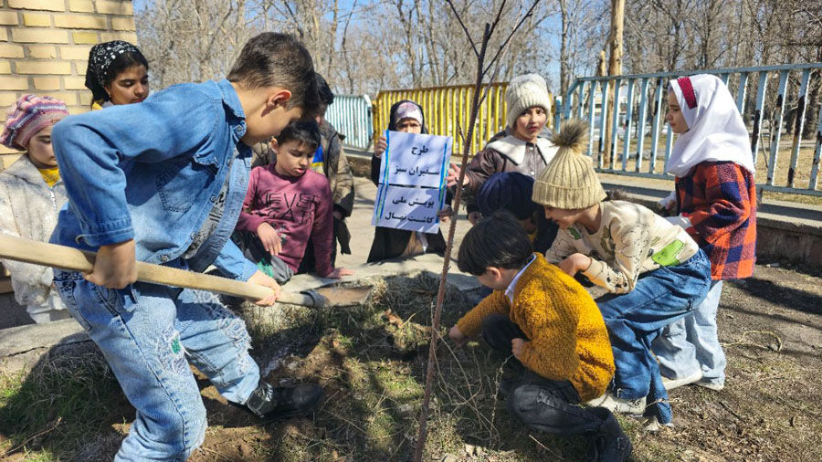 1278486-1 پویش ملی درختکاری در مراکز کانون استان اردبیل؛ کودکان و نوجوانان سفیران سبز طبیعت شدند