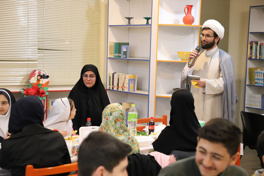 1278503-2 افطاری کودکانه اعضای کانون استان در میهمانی خدا