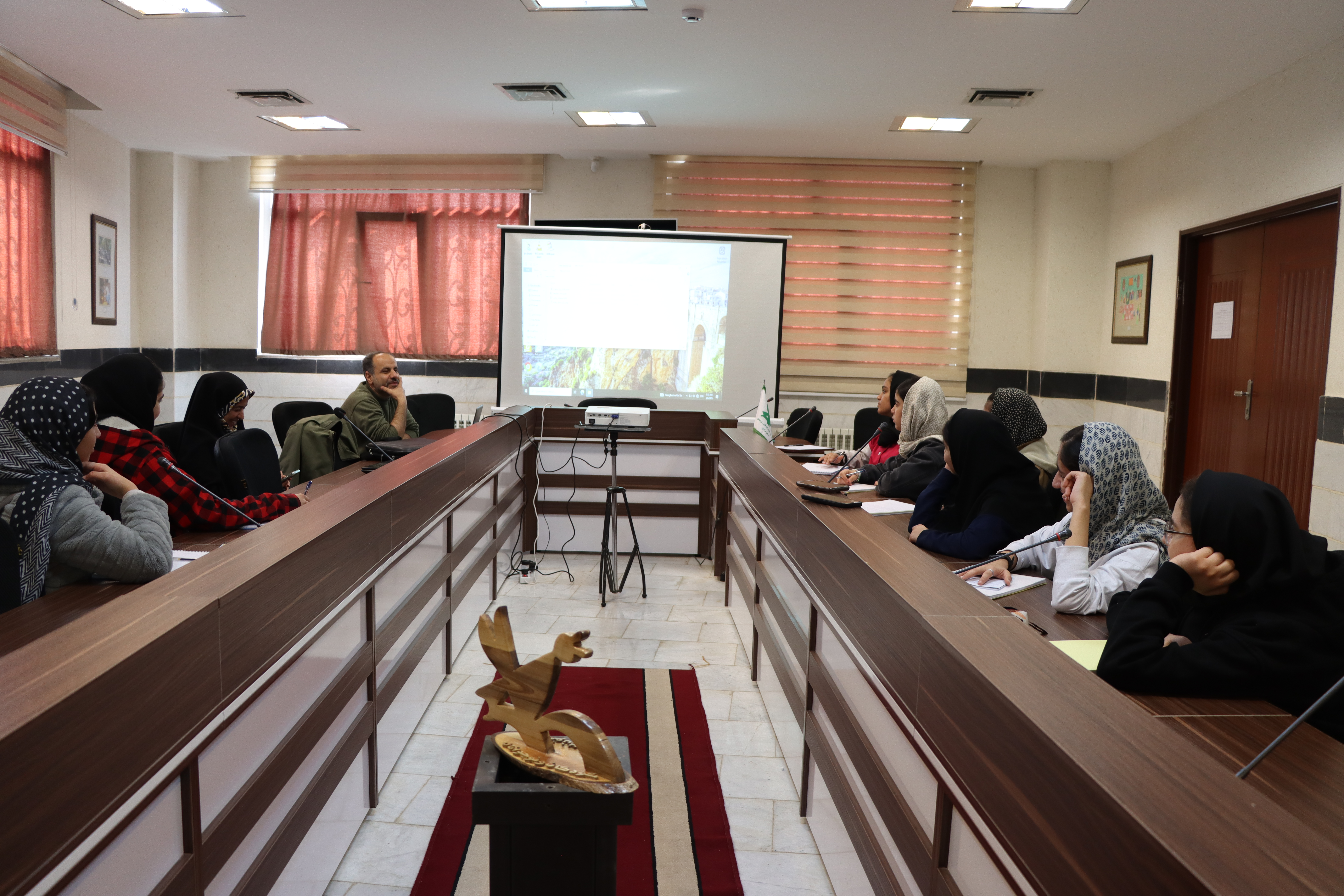 بازدید مدیرکل کانون استان مرکزی از دوره آموزشی باشگاه خبرنگاران نوجوان