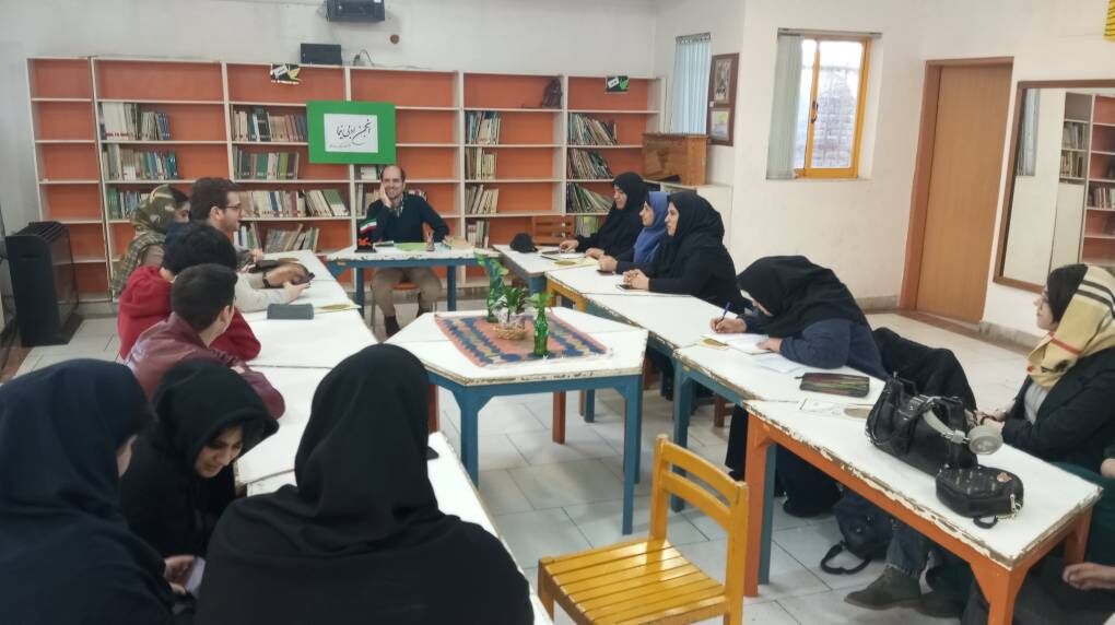 1278645-2 شعرخوانی رمضان در نشست ادبی انجمن نیمای کانون مازندران