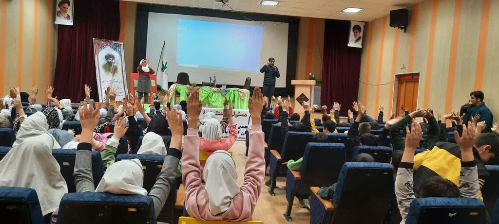 1278706-2 برنامه "سفیر بیداری" در کانون اسدآباد برگزار شد