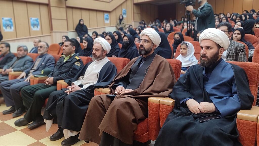 1279018-1 آئین اختتامیه نخستین جشنواره فرهنگی ، هنری ،ادبی و پژوهشی “نماز کلید بهشت ” در ایلام