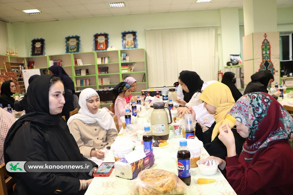 1279055-1 ضیافت افطار همراه با روزهاولیها در مجتمع فرهنگی هنری گرگان