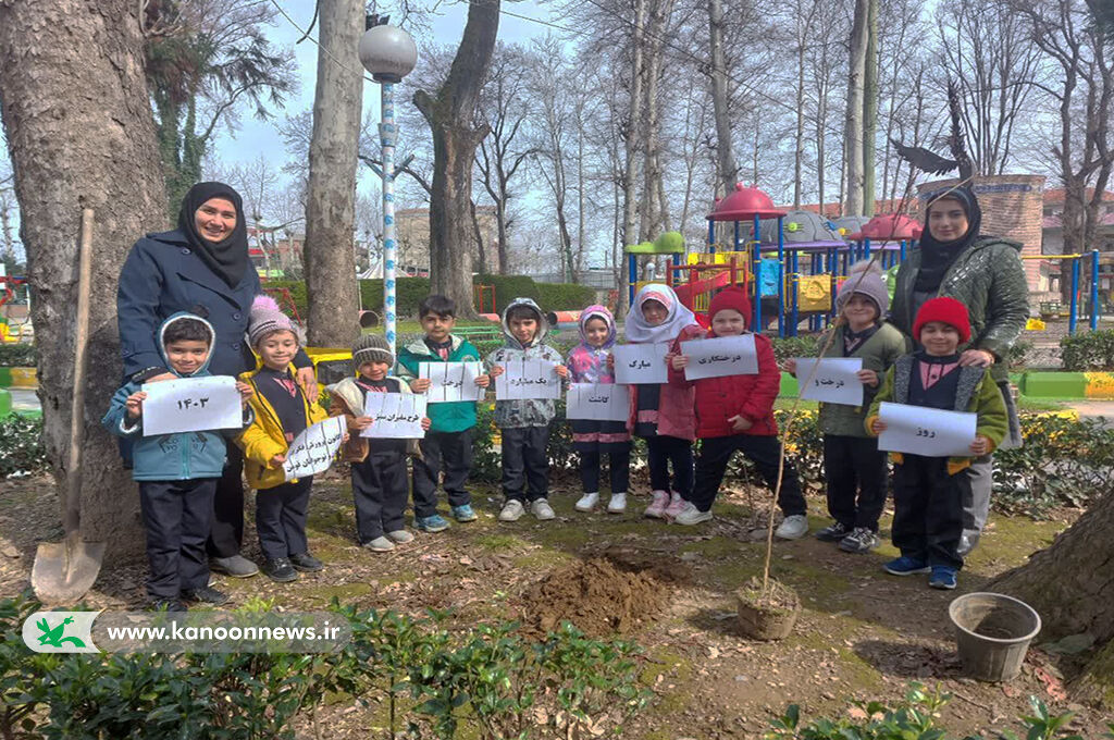 1279194-1 اجرای طرح سفیران سبز در گیلان/ اعضا و مربیان کانون ۱۷۶ نهال کاشتند